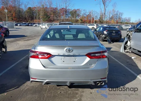 2021 Toyota Camry Se z USA, uszkodzony, nr VIN 4T1G11AK8MU402795